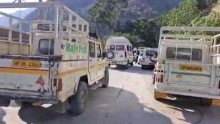निरमंड: जगातखाना में ट्रैफिक जाम से लोग परेशान
