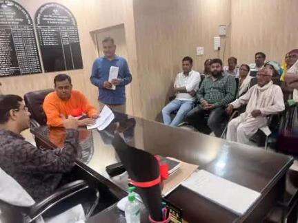 जसपुर: ग्राम रायपुर के ग्रामीणों ने एसडीएम कार्यालय में एसडीएम से की मुलाकात