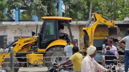 बिजनौर: कस्बा हल्दौर के मुख्य बाजार में चलाया गया अतिक्रमण हटाओ अभियान, व्यापारियों में मचा हड़कंप