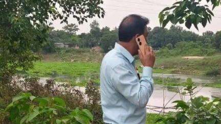 পুরাতন মালদা: লোলাবাগ শ্মশান এলাকায় ঘাট পরিদর্শন করলেন চেয়ারম্যান কার্তিক ঘোষ
