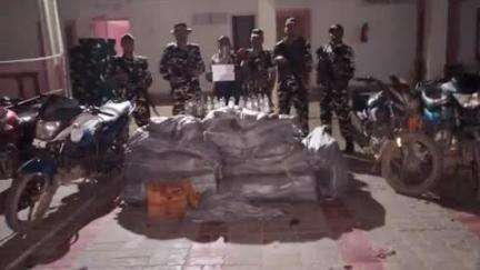जयनगर: भारत सीमा क्षेत्र में SSB ने शराब से लदी मोटरसाइकिल के साथ तस्कर को किया गिरफ्तार