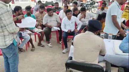 हथुआ: मीरगंज थाना परिसर में आर्केस्ट्रा संचालकों और डांसरों के साथ प्रशासन ने की बैठक, कड़े नियम लागू