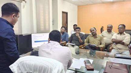 જૂનાગઢ: કલેકટર કચેરીએ વિસાવદર વિધાનસભા પેટા ચૂંટણી અન્વયે આજે રાજકીયપક્ષો ની હાજરીમાં EVM નું ફર્સ્ટ રેન્ડમાઇઝેશન કરાયું