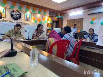 फिरोज़ाबाद: महिला आयोग की सदस्या रेनू गौड़ का फूटा गुस्सा, तीन लाख की ठगी और दबंगई पर दबरई कलेक्ट्रेट में जनसुनवाई में दिए निर्देश