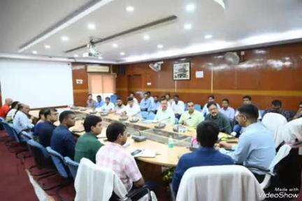 देवघर: उपयुक्त नमन प्रियेश लकड़ा ने जिला स्तरीय अधिकारियों के साथ की बैठक