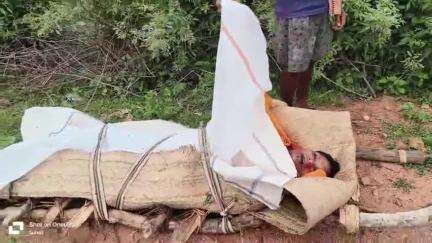 कुरडेग: कुरडेग के कालोमुंडा बरटोली गांव में 24 वर्षीय युवक का पेड़ पर मिला शव, पुलिस जांच में जुटी