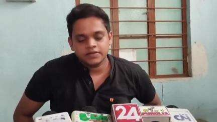 ঝালদা ১: শিক্ষাক্ষেত্রে চার দফা দাবি নিয়ে বাঘমুন্ডিতে সাংবাদিক সম্মেলন করলেন জেলা ছাত্র পরিষদের সভাপতি শুভ রাউত