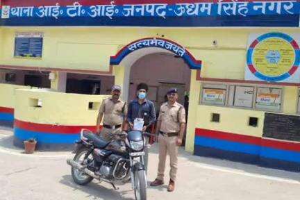 काशीपुर: आईटीआई थाना पुलिस ने यूपी के मुरादाबाद जिले से एक आरोपी को अवैध तमंचा और एक जिंदा कारतूस के साथ गिरफ्तार किया