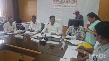 ಶಿರಸಿ: ತಾಲೂಕಾ ಆಡಳಿತ ಸೌಧದಲ್ಲಿ ಶಾಸಕ ಭೀಮಣ್ಣ ನಾಯ್ಕ ನೇತೃತ್ವದಲ್ಲಿ ತ್ರೈಮಾಸಿಕ ಕೆಡಿಪಿ ಸಭೆ