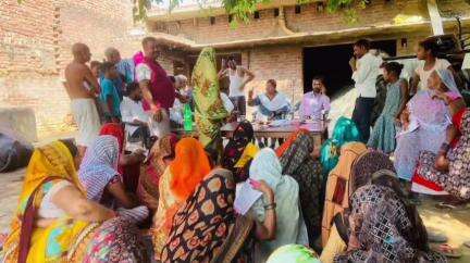 शाहजहांपुर: महिला कल्याण विभाग द्वारा बाल विवाह और सरकारी योजनाओं के विषय में किया गया जागरूकता कार्यक्रम