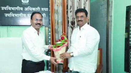 गंगाखेड: उपविभागीय अधिकारी कार्यालय येथे आमदार डॉ रत्नाकर गुट्टे यांनी घेतला रेती धोरणाचा आढावा