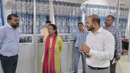 कोडरमा: उपायुक्त ऋतुराज ने समाहरणालय स्थित विभिन्न विभागों का किया निरीक्षण