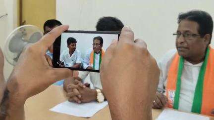 খোয়াই: মাওবাদীদের নিয়ে CPI(M)-র বক্তব্য বিষয়ে BJP-র জেলার কার্যালয়ে আয়োজিত সাংবাদিক বৈঠক, উপস্থিত বিধায়ক