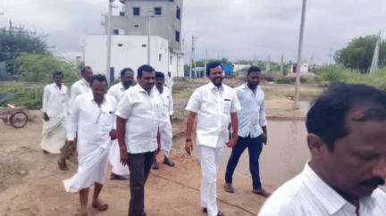 మంత్రాలయం: కామనదొడ్డి గ్రామంలో ఆర్డీటీ కమ్యూనిటీ హాల్‌ను ప్రారంభించిన వైసీపీ జిల్లా కార్యదర్శి మురళీమోహన్ రెడ్డి