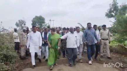 नेपानगर: फोफनार में आंधी-तूफान से फसल हुई बर्बाद, विधायक और SDM ने किया दौरा