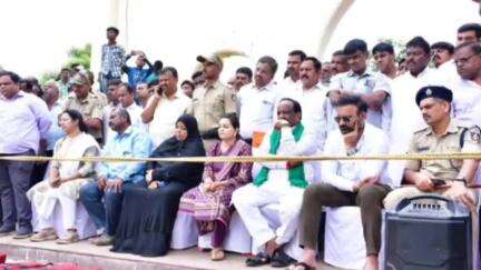 ಧಾರವಾಡ: ನವಲಗುಂದದ ನೀಲಮ್ಮನ ಕೆರೆಯಲ್ಲಿ ಅಣುಕು ಪ್ರದರ್ಶನ ವೀಕ್ಷಿಸಿದ ಜಿಲ್ಲಾ ಉಸ್ತುವಾರಿ ಸಚಿವ ಸಂತೋಷ ಲಾಡ್