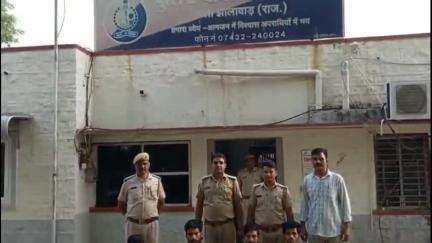 झालरापाटन: चेचट से भागकर भूतेश्वर मंदिर में शादी रचा रहे जोड़े को ढूंढने पहुंची पुलिस पर पथराव करने के मामले में 5 लोग गिरफ्तार
