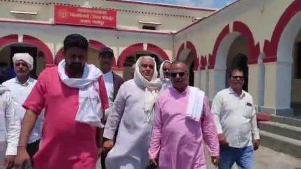 गाज़ीपुर: नरवर बिजली हादसा मामले में कांग्रेस ने डीएम को सौंपा ज्ञापन, मृतकों के परिजनों को 50-50 लाख मुआवजे की मांग की