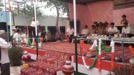 रेवाड़ी: डीसी अभिषेक मीणा व एसपी हेमेंद्र मीणा ने ग्रामीणों की सार्वजनिक व निजी शिकायतों की सुनवाई की