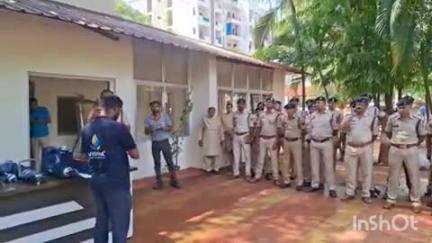 जगदलपुर: जगदलपुर पुलिस लाइन में रायपुर से आई टीम ने सड़क हादसे में घायलों को बचाने के लिए 70 जवानों को दिया प्रशिक्षण