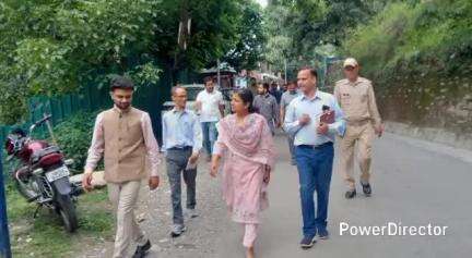 धारी: मुख्य विकास अधिकारी ने विकास खण्ड धारी में सीएलएफ दिशा का किया निरीक्षण, दिए तमाम दिशा निर्देश