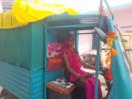 अलीराजपुर: जिले के बडा ईटारा की आदिवासी मनीषा बघेल बनीं सशक्तिकरण की मिसाल, नारी शक्ति को दिया संदेश