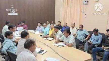 करौली: कलेक्ट्रेट समीक्षा बैठक में NFSA में कम प्रगति पर विकास अधिकारी और तहसीलदार को DM ने चार्जशीट के दिए निर्देश