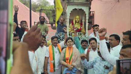 परळी: येथील वैद्यनाथ मंदिर येथे स्वच्छता मोहीम
