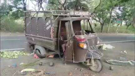 डोमचांच: नवलशाही थाना क्षेत्र में कोडरमा-गिरिडीह मुख्यमार्ग पर टेम्पू पलटा, एक की मौत