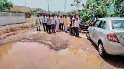 ಬಾದಾಮಿ: ನರೇನೂರು ಗ್ರಾಮದಲ್ಲಿ ಹದಗೆಟ್ಟ ರಸ್ತೆ,ಗ್ರಾಮಸ್ಥರು ಕಂಗಾಲು #localissue