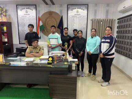 राजनांदगांव: पुलिस अधीक्षक कार्यालय में पावरलिफ्टिंग खिलाड़ियों का किया गया सम्मान, पुलिस अधीक्षक रहे मौजूद