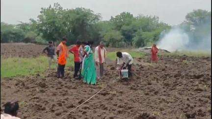 वैजापूर: लासूरगाव येथे तहसीलदारांच्या निर्देशानुसार चर्चेतून रस्त्याच्या प्रश्न मार्गी,15 वर्षानंतर झाला रस्ता मोकळा