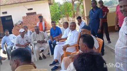 तिसरी: बाबूलाल मरांडी ने कोदई बांक में अपने आवास पर ग्रामीणों की समस्याएँ सुनीं
