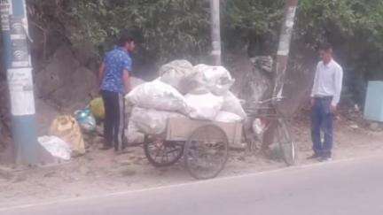 मंडी: नगर निगम मंडी ने सड़क किनारे कबाड़ पर कार्रवाई की, पुलघराट में अवैध कबाड़ हटाया और नदी किनारे खनन कार्य बंद करवाया