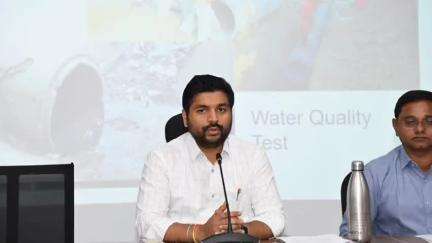 అసిఫాబాద్: ఆదర్శ గ్రామాలుగా తీర్చిదిద్దడంలో పంచాయతీ కార్యదర్శులదే కీలకపాత్ర: జిల్లా కలెక్టర్ వెంకటేష్ దోత్రే