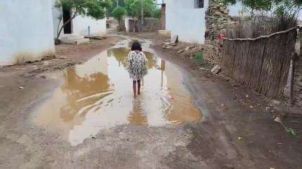 पलारी: नगर रोहासी के जवाहरलाल नेहरू वार्ड नंबर 2 में सालों से रोड पर भरता है पानी,राहगीर व छात्र होते है परेशान #jansamasya
