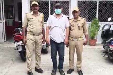 हरिद्वार: अहबाबनगर स्थित मकान में बिना लाइसेंस चल रही फर्जी आयुर्वेदिक दवाओं की फैक्ट्री, एक व्यक्ति गिरफ्तार