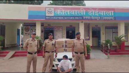 डोईवाला: डोईवाला कोतवाली पुलिस ने मंगलवार को लच्छीवाला फ्लाईओवर के पास से गिरफ्तार शराब तस्कर को कोर्ट में पेश किया, भेजा जेल