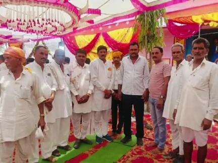 जीरापुर: माचलपुर क्षेत्र में जिला पंचायत सदस्य यशवंत सिंह गुर्जर विभिन्न गांवों में विवाह और धार्मिक कार्यक्रमों में शामिल हुए