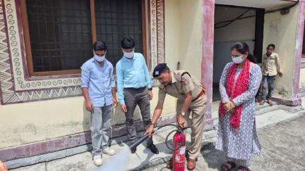 बागेश्वर: फायर टीम ने गरूड़ के प्राथमिक स्वास्थ्य केंद्रों का अग्नि सुरक्षा की दृष्टि से किया फायर रिस्क निरीक्षण
