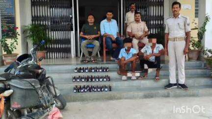 सुपौल: सुपौल में उत्पाद विभाग की पुलिस ने 111 बोतल नशीली कफ सिरप के साथ दो युवकों को किया गिरफ्तार, कार्रवाई जारी