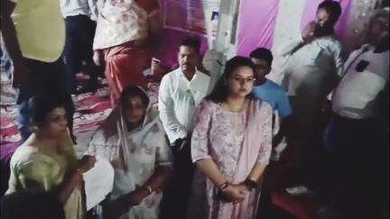 डुमरी: बेबी देवी के आश्वासन पर डुमरी में मुखिया द्वारा जारी भूख हड़ताल समाप्त