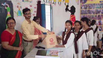 आरा: महिला एवं बाल विकास निगम ने विश्व माहवारी स्वच्छता दिवस पर कस्तुस्बा गांधी बालिका विद्यालय में कार्यक्रम आयोजित किया