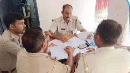 सिमरी बख्तियारपुर: बलवाहाट थाना में इंस्पेक्टर ने लंबित कांडों की समीक्षा कर निस्तारण के निर्देश दिए