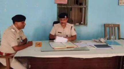 सिमरी बख्तियारपुर: सिमरी बख्तियारपुर इंस्पेक्टर ने बनमा ईटहरी थाना में लंबित मामलों की समीक्षा कर निर्देश दिए