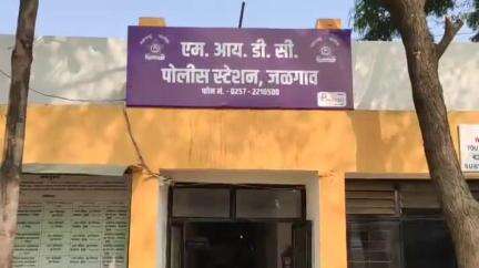 धरणगाव: रॉयल फर्निचर दुकानासमोर अज्ञात ट्रकच्या धडकेत मजूर गंभीर जखमी; एमआयडीसी पोलीस ठाण्यात गुन्हा दाखल