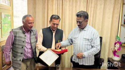 ठियोग: ठियोग कुमारसैन की पंचायतों के प्रतिनिधि मंडल ने ठियोग के विधायक कुलदीप सिंह राठौर से की मुलाकात