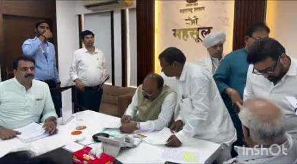 गडचिरोली: आमदार रामदास मसराम यानी महसूल मंत्री चंद्रशेखर बावनकूळे यांचाशी मंत्रालयात त्यांचा दालनात विविध विषयावर चर्चा