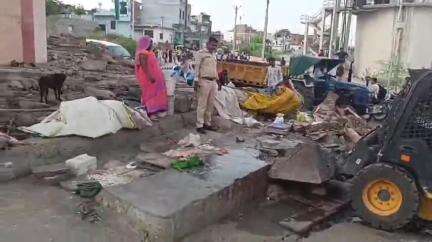 लाडपुरा: कोटा में अतिक्रमण विभाग ने अवैध मछली विक्रेताओं के अतिक्रमण तोड़े, दी अवैध मछली विक्रय नहीं करने की चेतावनी