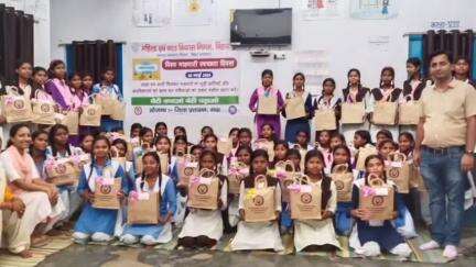 टनकुप्पा: कस्तूरबा बालिका विद्यालय टनकुप्पा में महिला एवं बाल विकास निगम द्वारा महावीर कीट वितरित